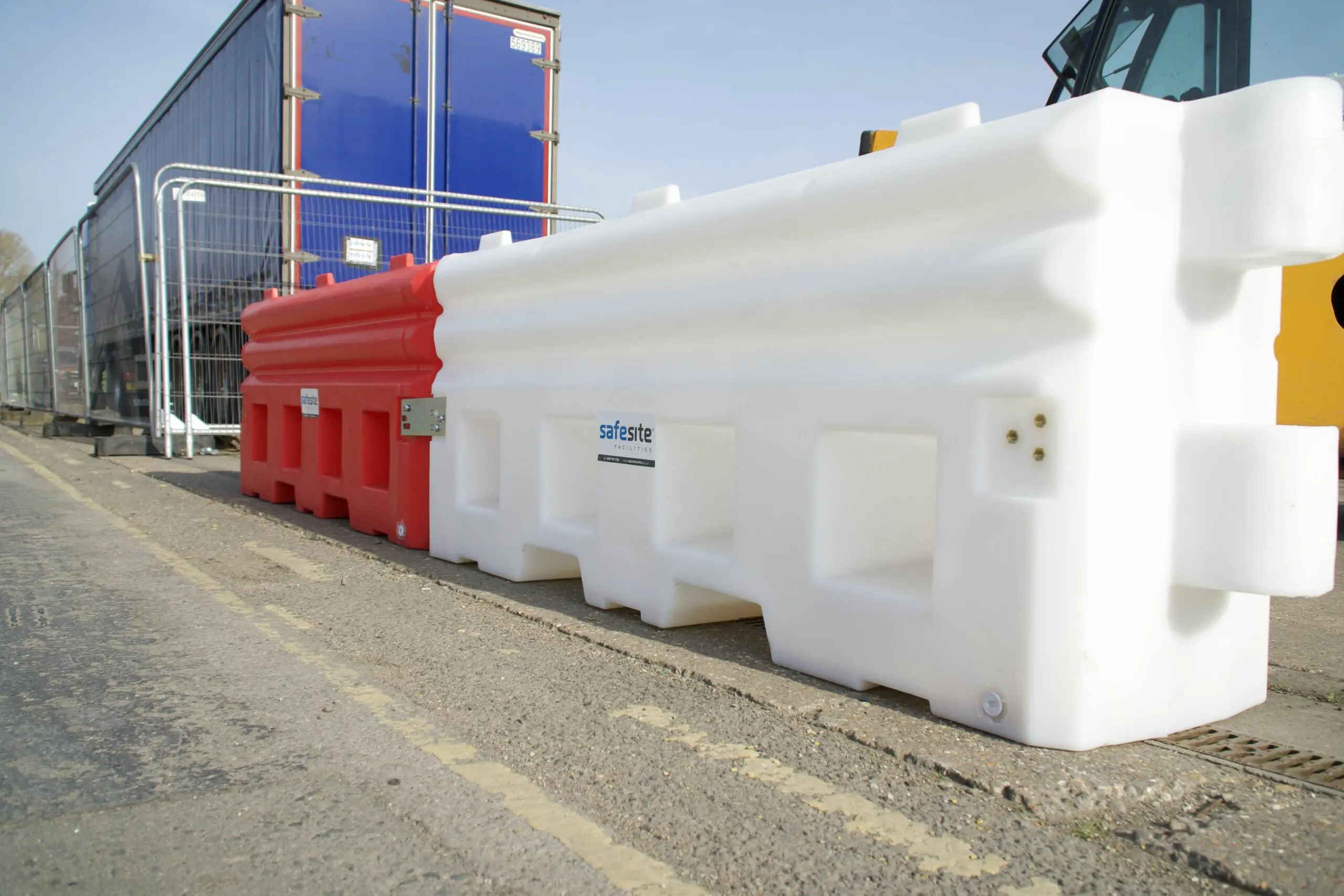 RB22 barriers red and white