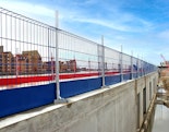 Edge protection safety fencing