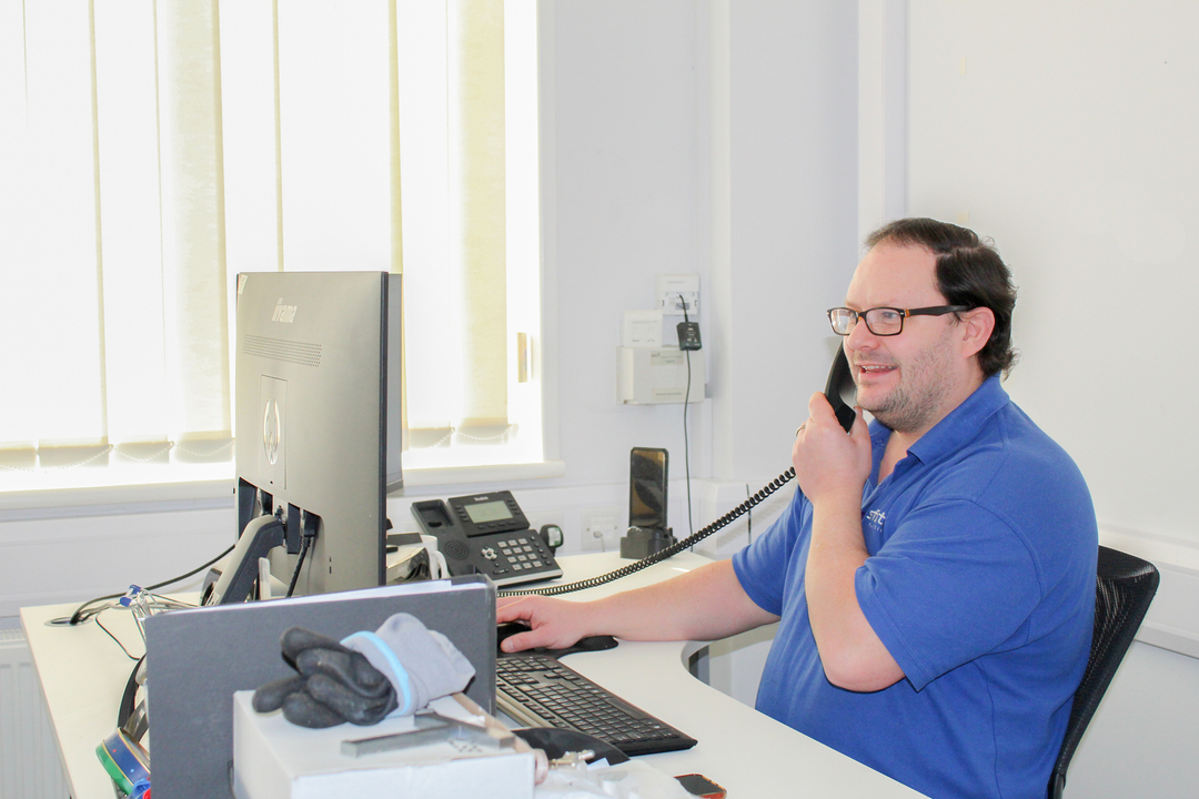 safesite installs staff working and on the phone to client