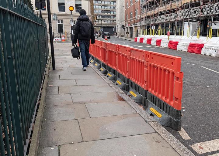 strongwall barriers seup in london
