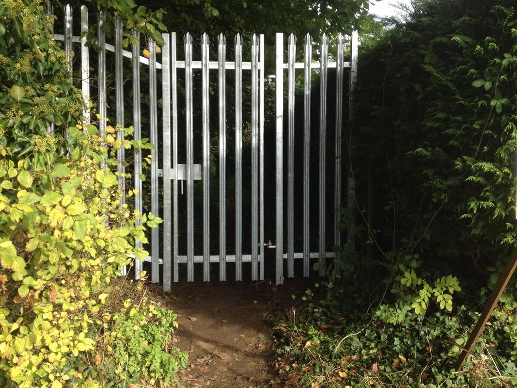 Palisade fencing