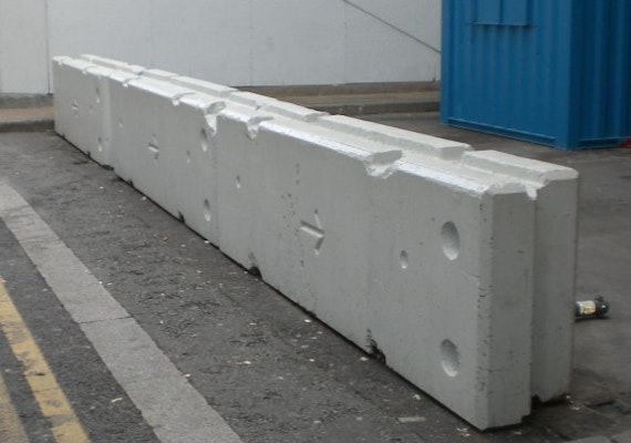 Temporary verticle concrete barrier