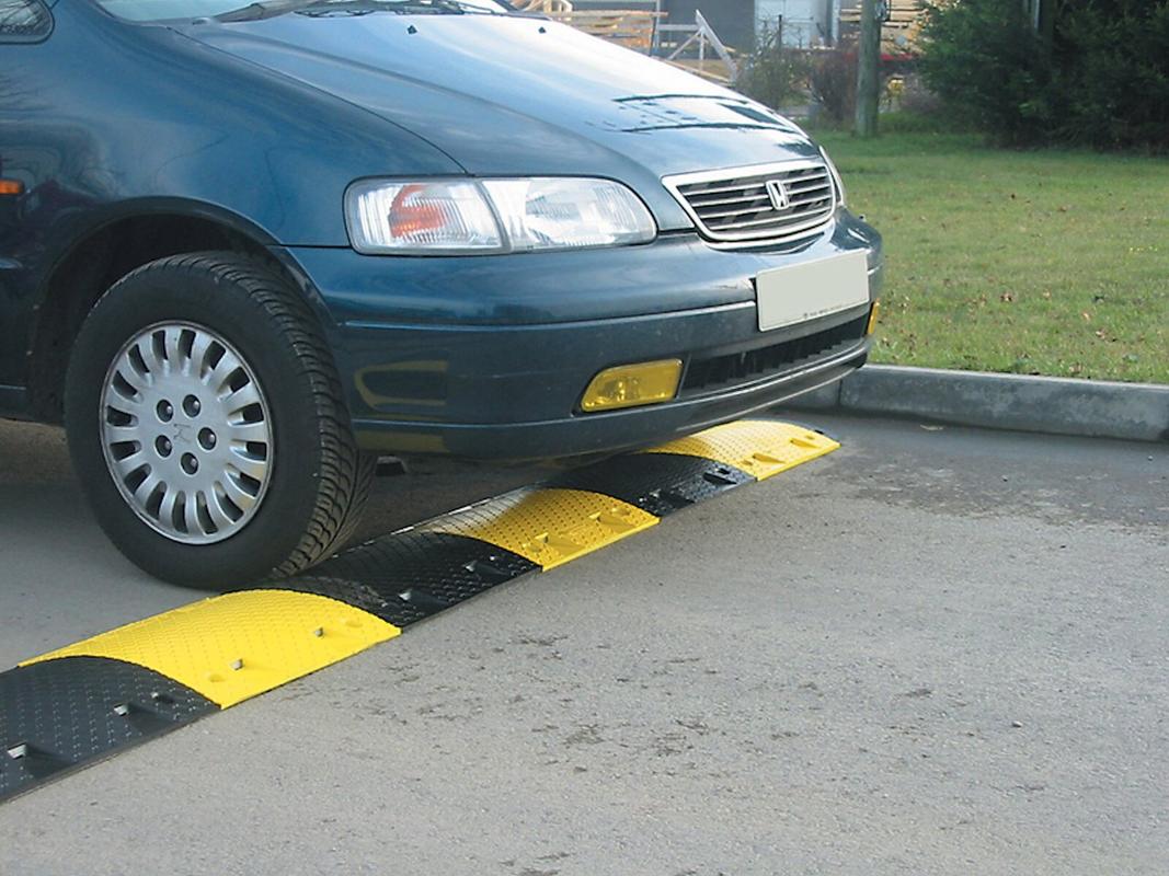 Plastic Speed Ramp with Car Crossing