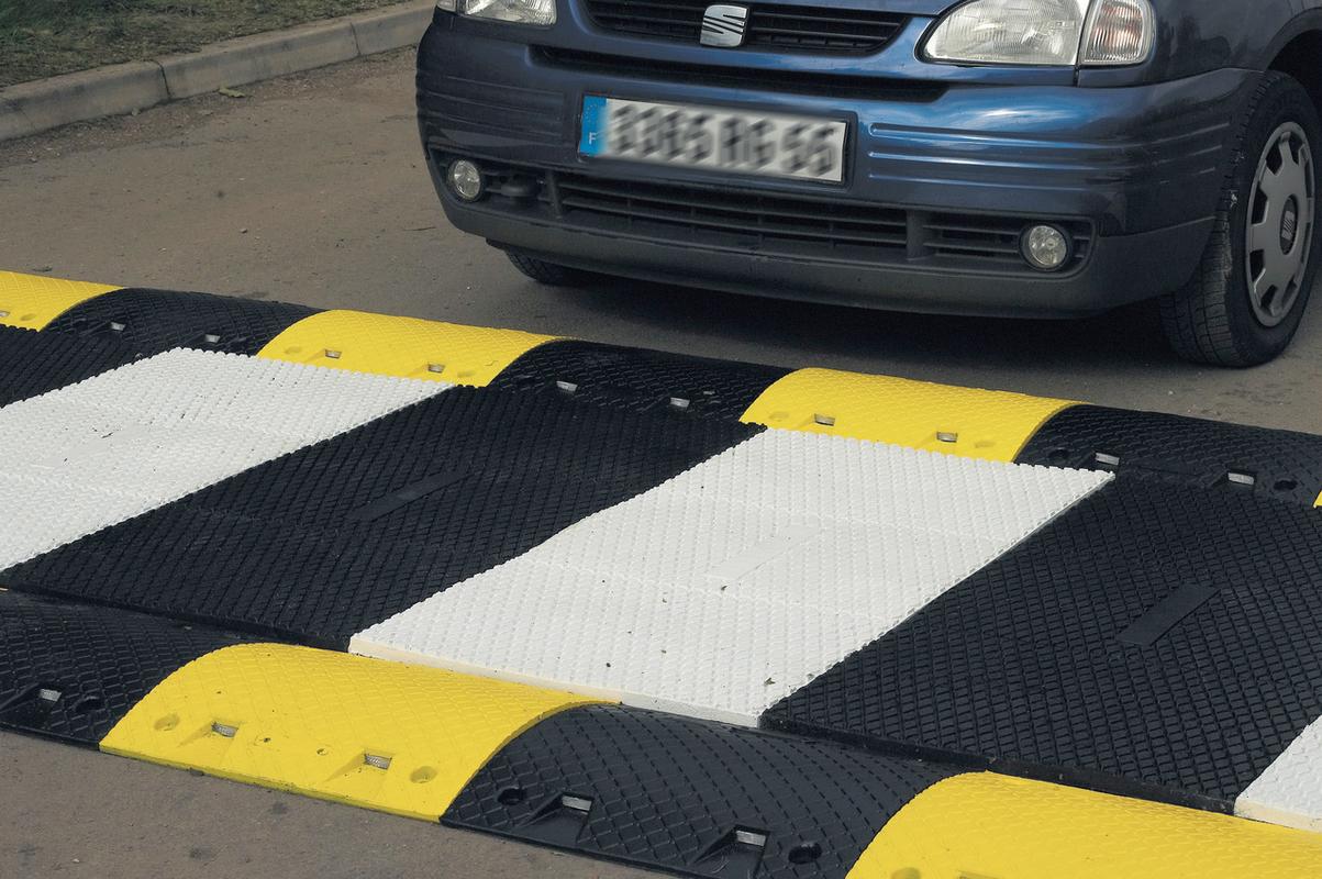 Plastic Speed Ramp with Walk Way