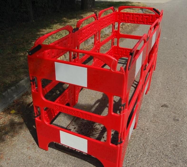 Safe-gate traffic barrier