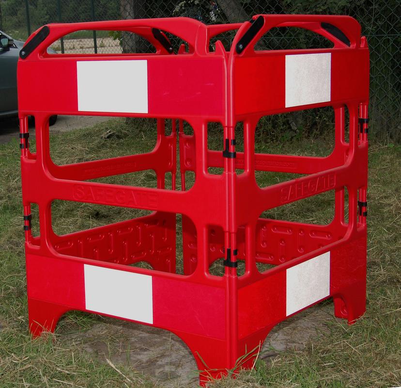 Safe gate traffic barrier