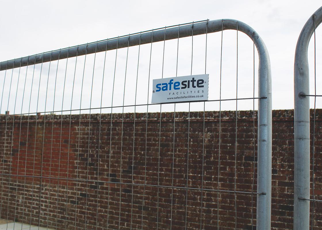 round top temporary fencing close up