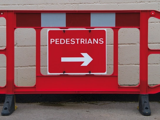 Plastic Pedestrian Barriers vs Steel Pedestrian Barriers