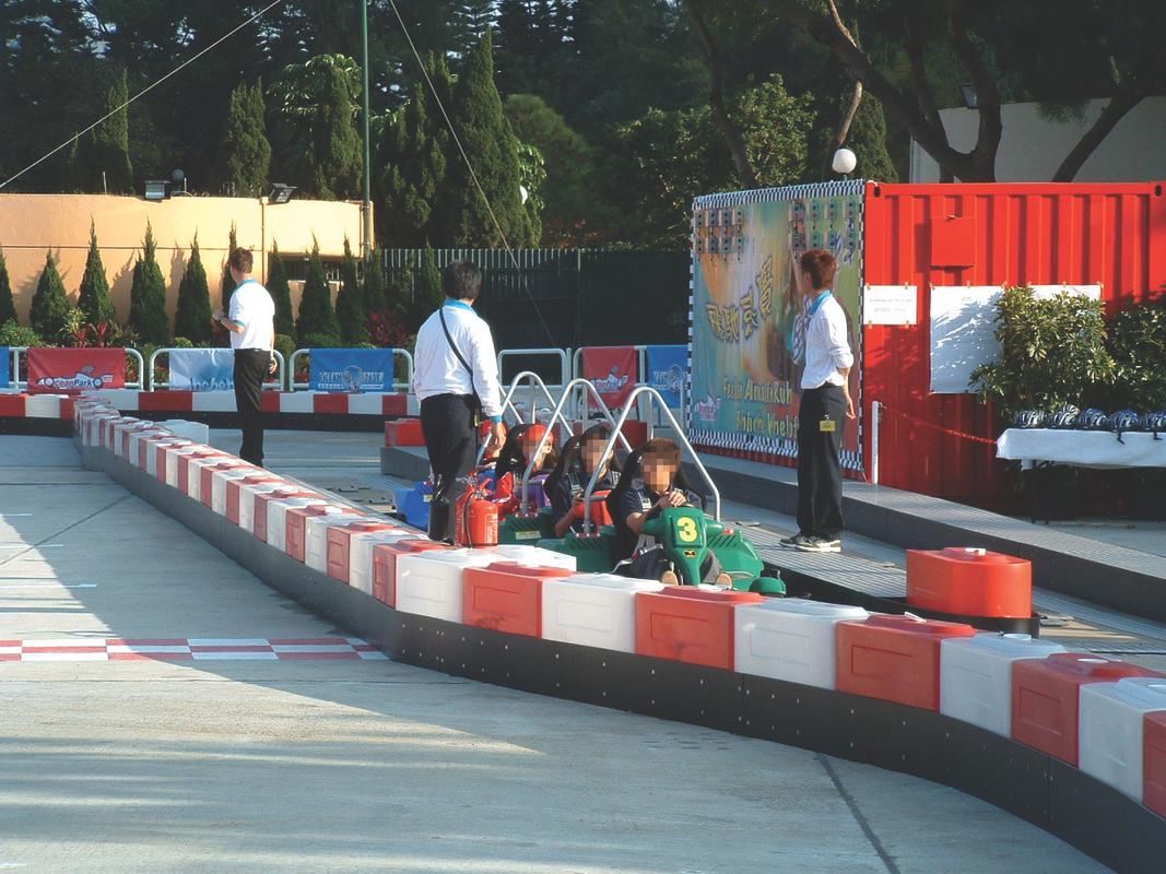 rb1000 safety barrier go kart track