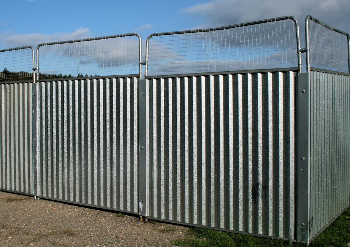 Temp metal hoarding for construction site