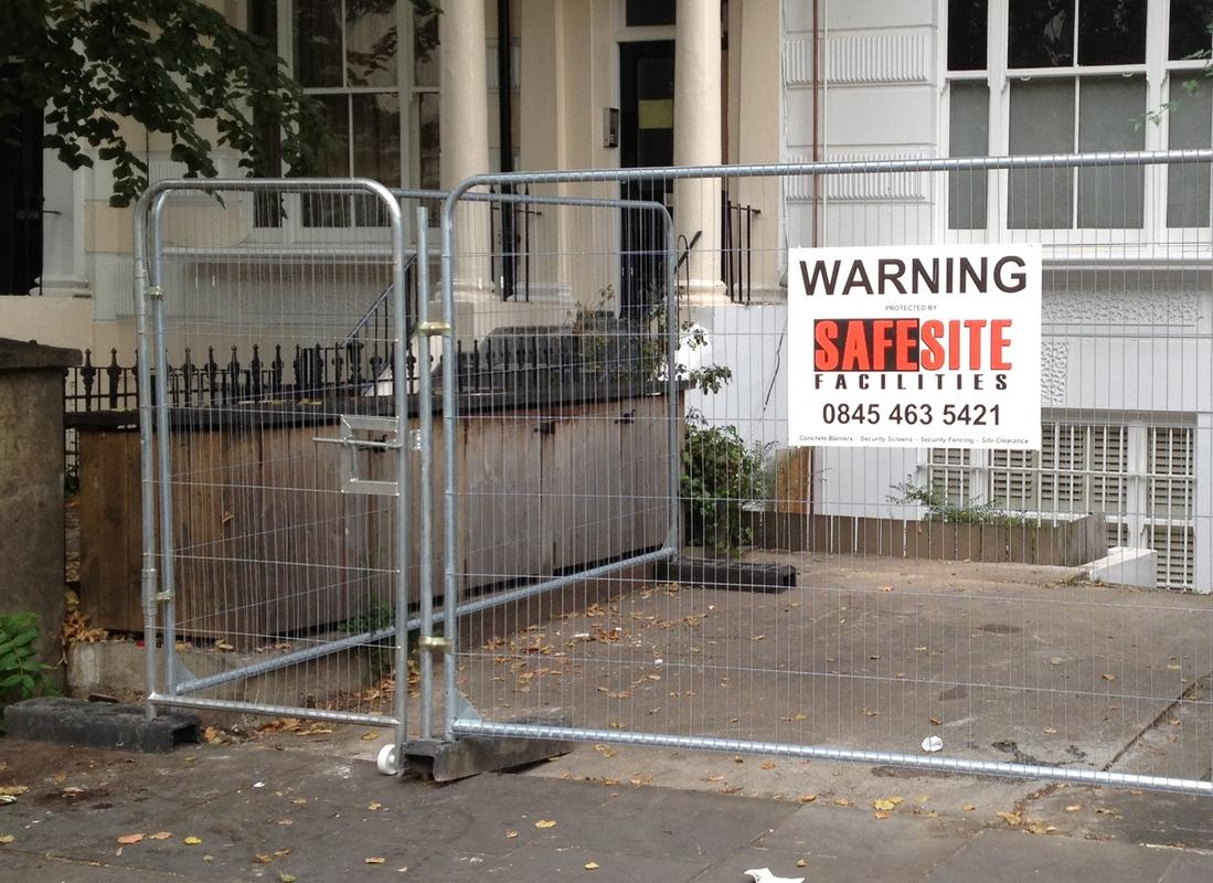 Temporary heras fencing gate