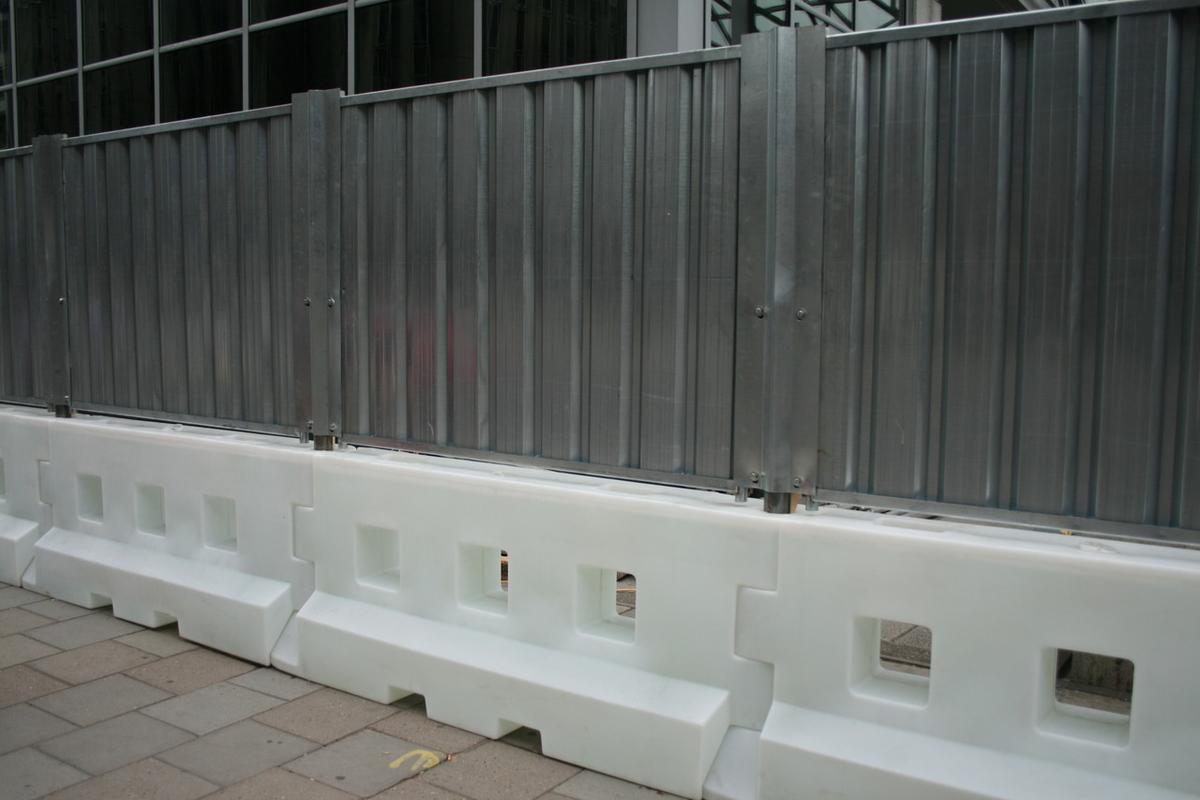 Water-filled hoarding system