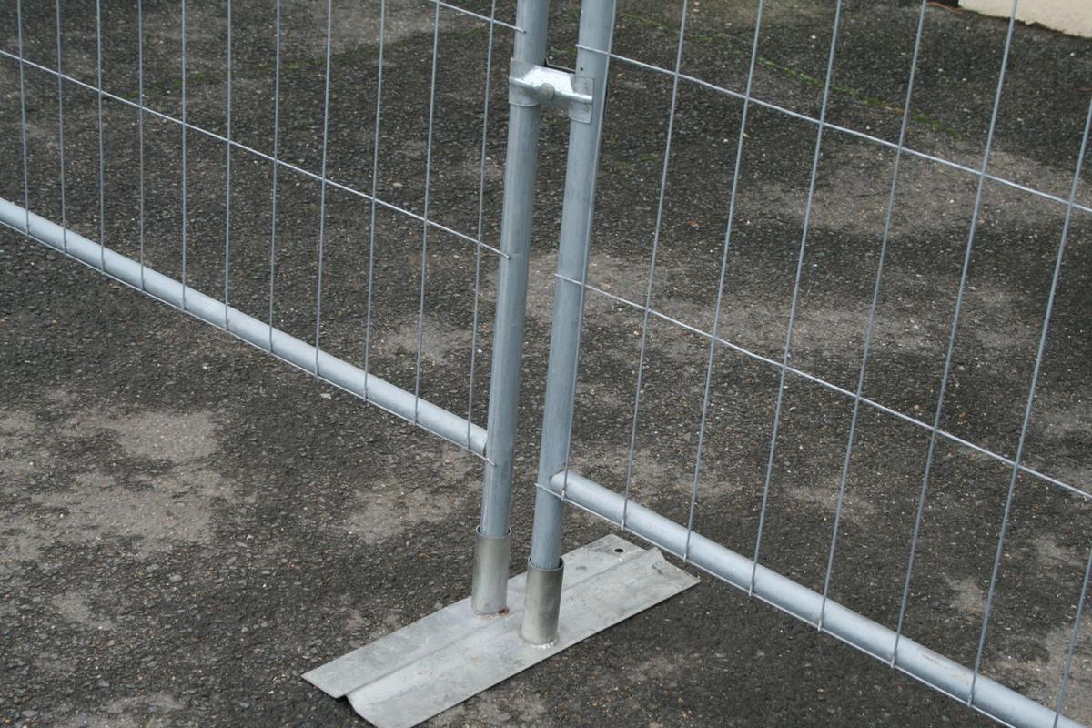 3.5m Pedestrian barrier feet