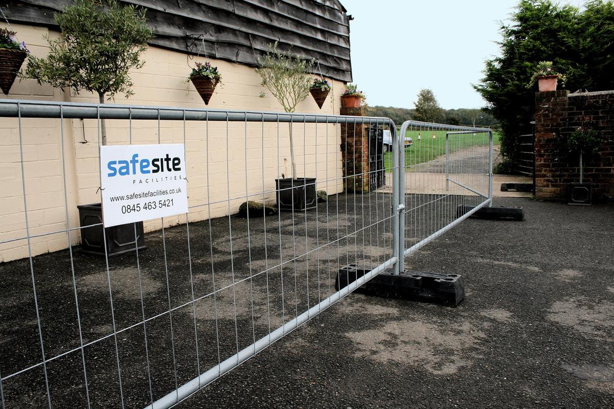 3.5m Pedestrian barriers