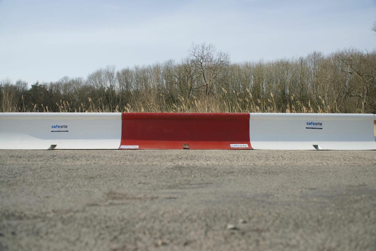 MASS barrier white and red