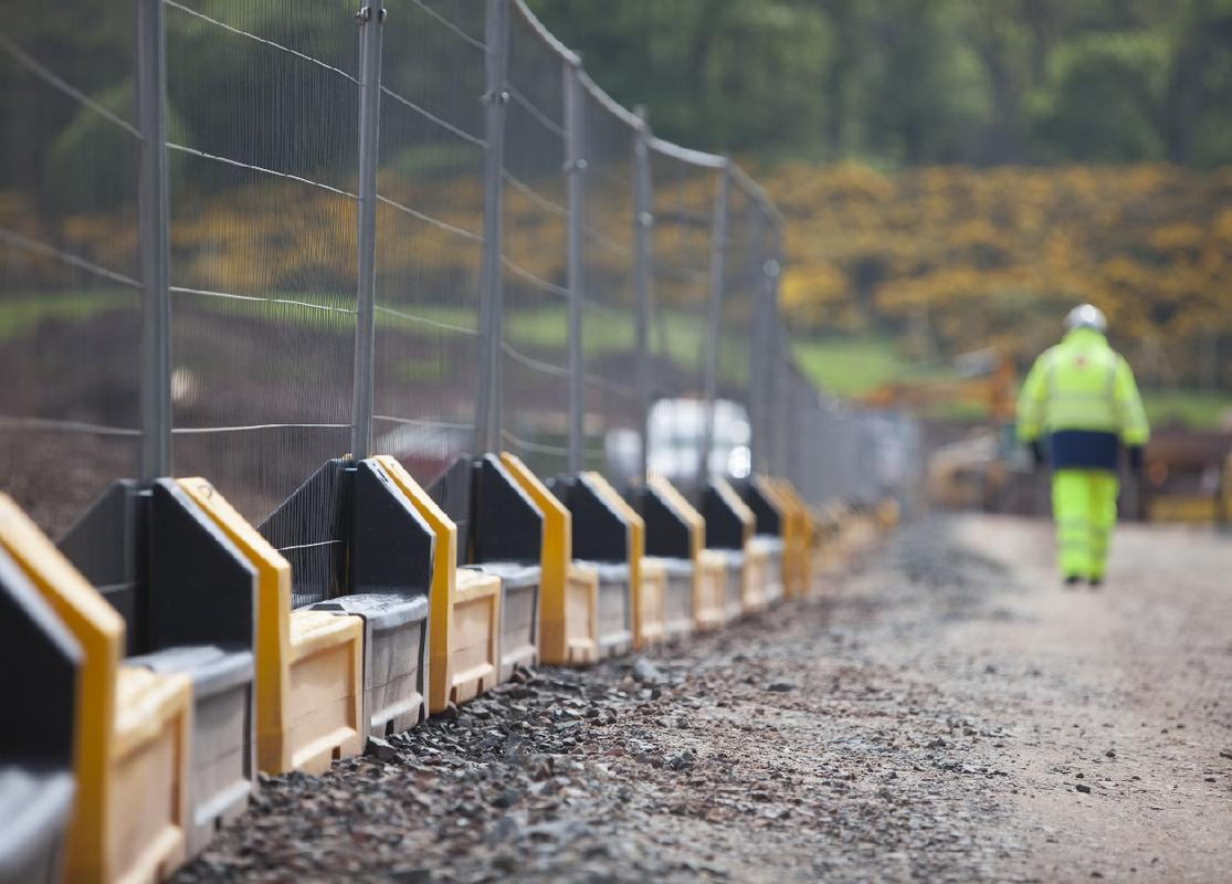 SafeSite SlotBlock Barrier Line