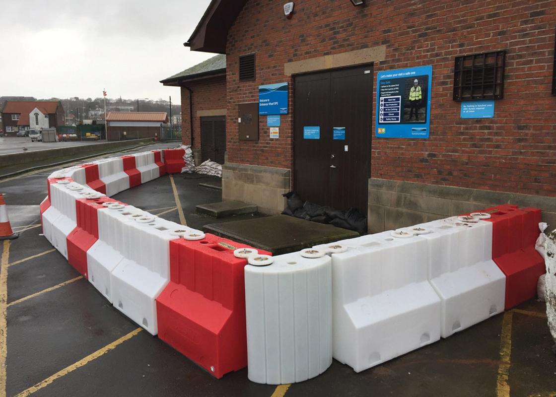 flood barrier 900mm circling building exit