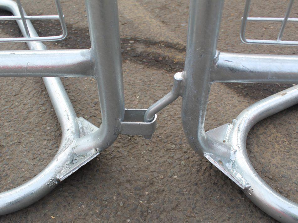 Police Pedestrian Barrier Interlocking Bottom Connection