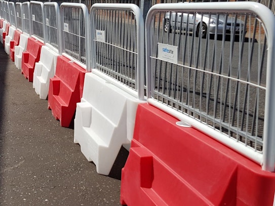 Water Filled Barriers with Fencing