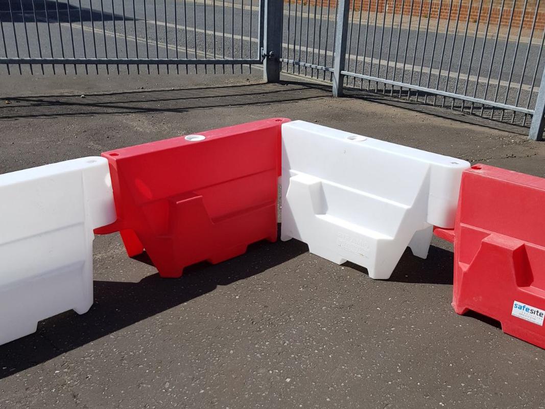 Pyramid Barrier Right Angle