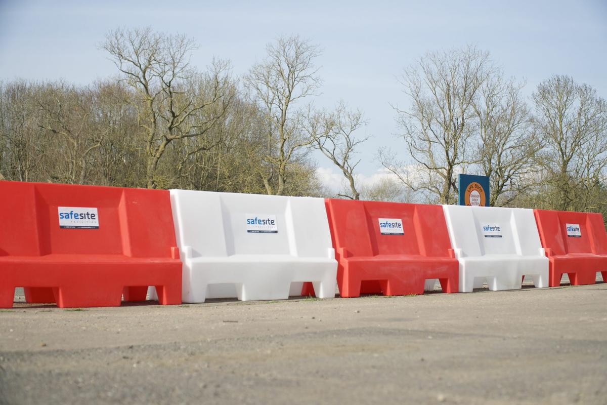 Evo 55 white and red water filled barrier