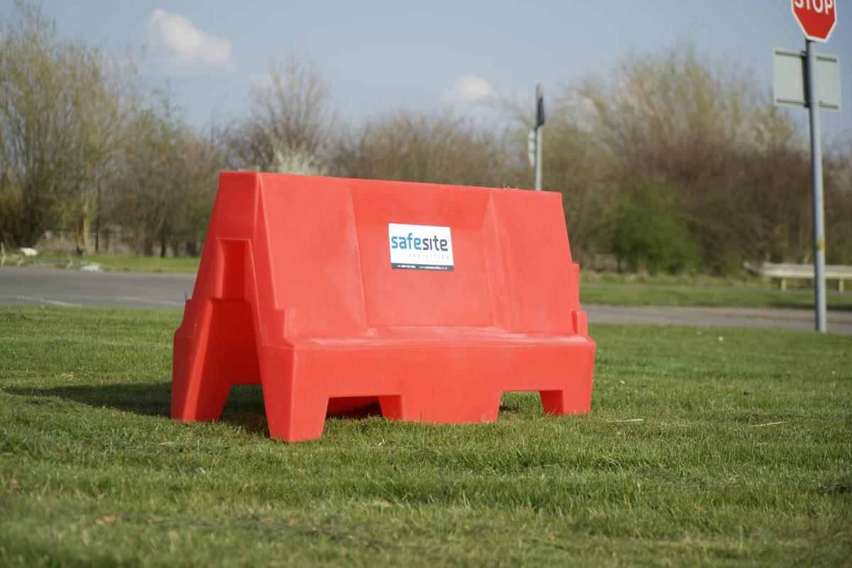 Evo 55 red water filled barrier