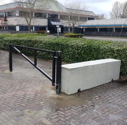 3m manual arm barrier and 3m concrete barrier