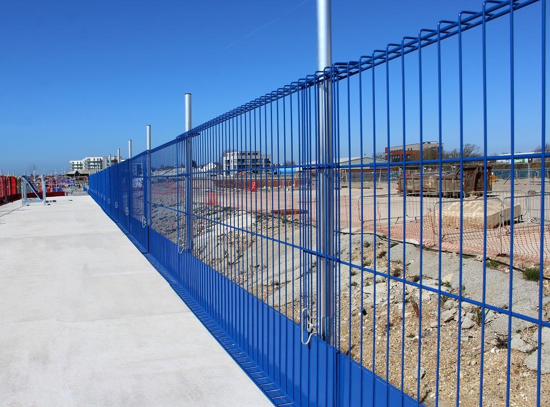 Construction edge protection barrier