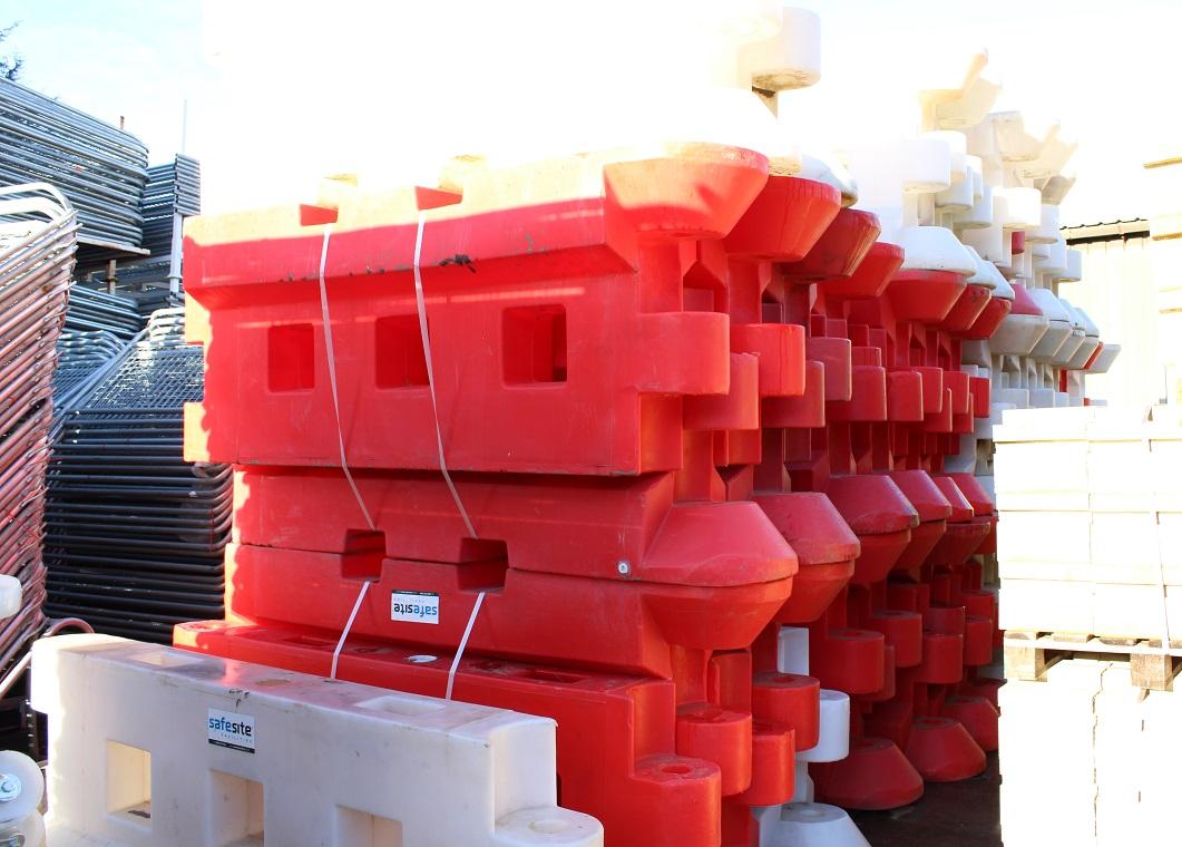 Second hand red and white barriers