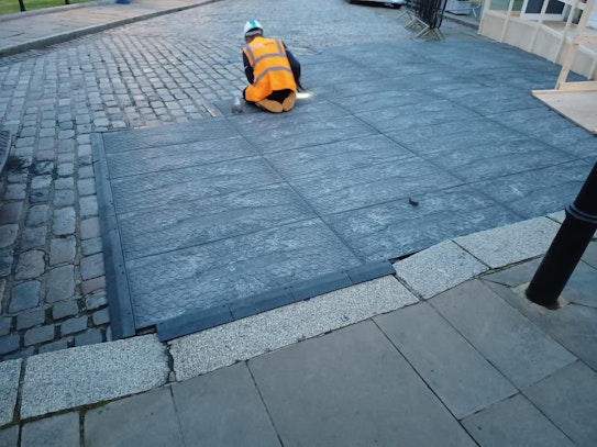 Treading foot at the Tower of London – ground protection mats