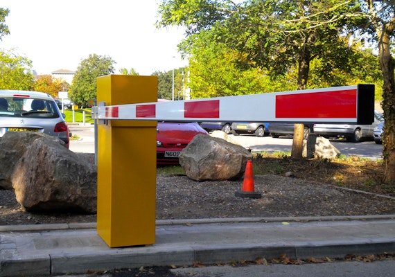 Automatic arm barrier