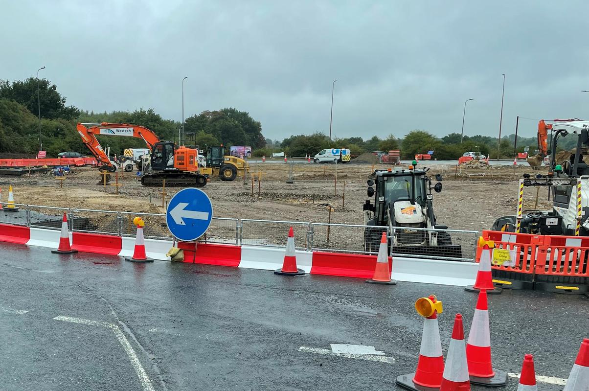 Manta Barrier and roadworks