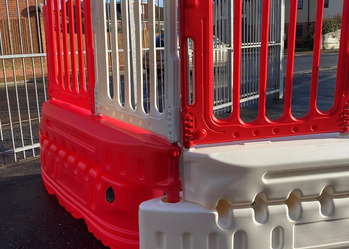 90 degree angle of CityWall Barriers with Double Top Panels