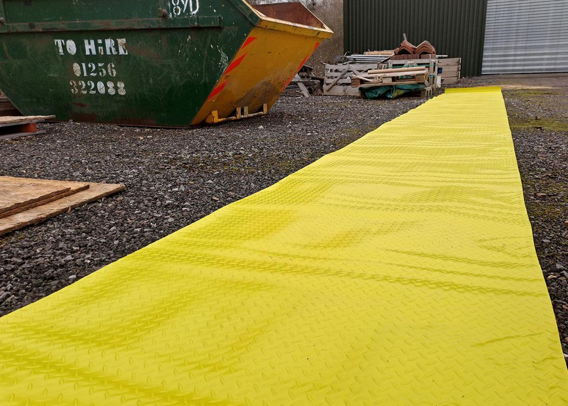 Site Mat Hi Vis Walkway Matting on construction site