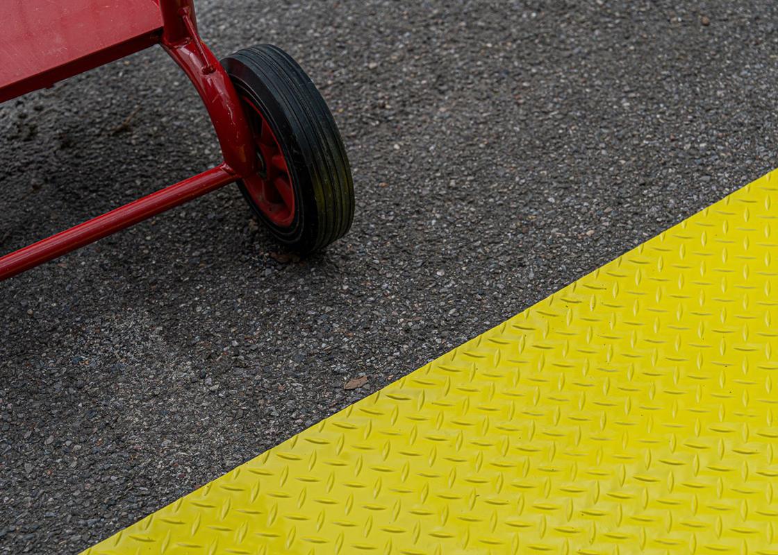 Site Mat Hi Vis Walkway Matting on construction site