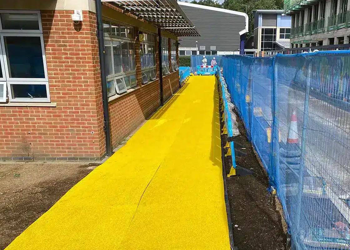 spaghetti ground protection mats used on construction site