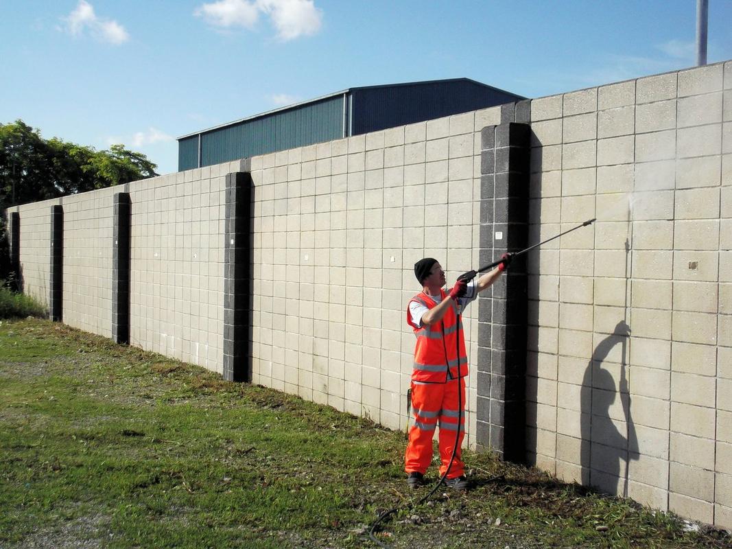 Graffiti removal spray 2