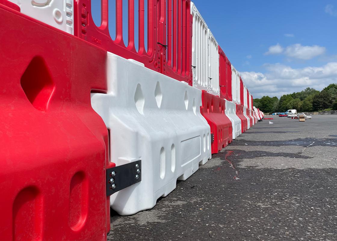 Defender 50 barrier In a Line close up
