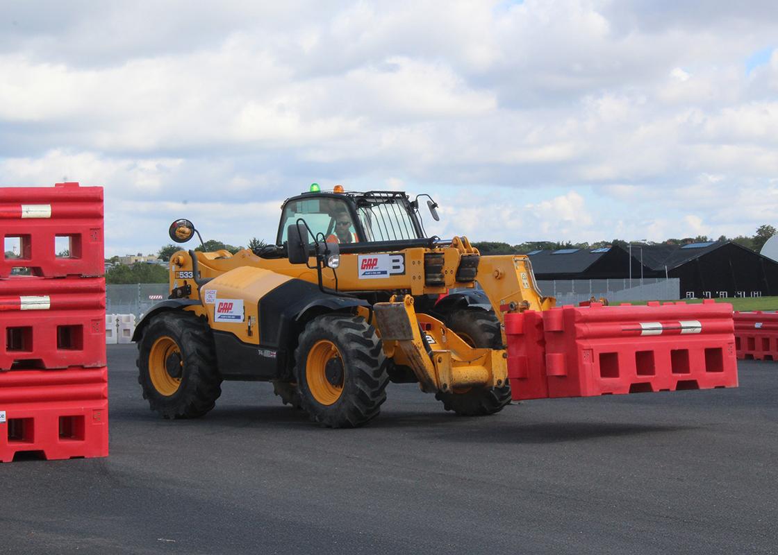 rb22 water filled barriers being manoeuvred