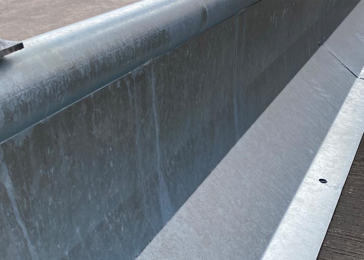 manta unpainted barrier closeup