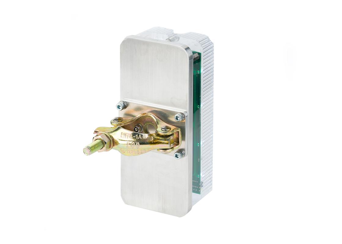 solar hoarding light - scaffolding fixing