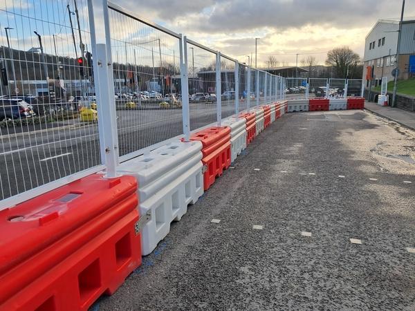 RB22 barrier installed with Mesh Fencing