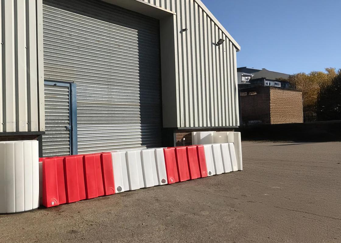 Flood defense barriers 650mm connected on site
