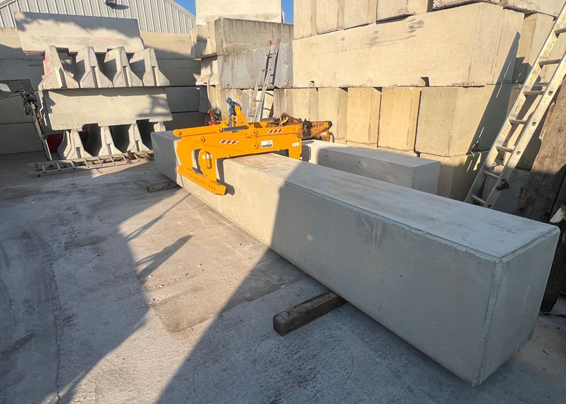 6m concrete barrier beig lifted by forklift