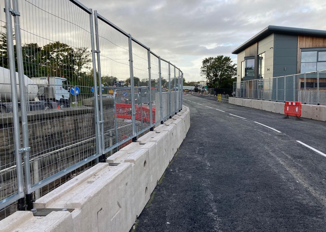 Temporary Vertical Concrete Barrier (TVCB) & Mesh Fencing - SafeSite ...